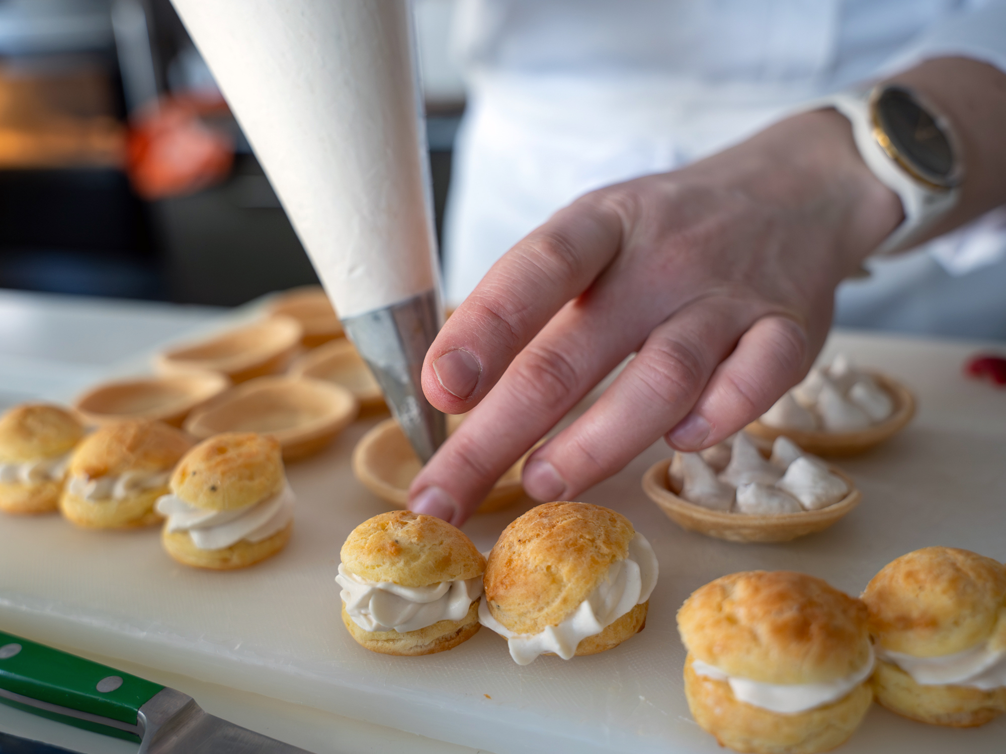 Maple mousse dessert puffs